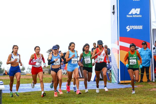 Las atletas peruanas brillaron en la prueba de cross country, disputada en la Pampa de Ayacucho. (Foto: ANDINA/Eddy Ramos)