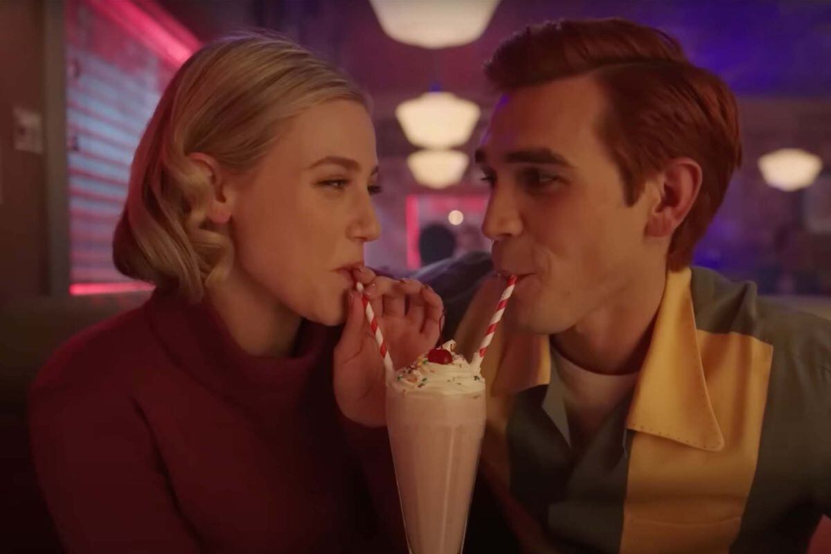 Betty y Archie tienen su momento emotivo al final de la serie (Foto: Warner Bros.)