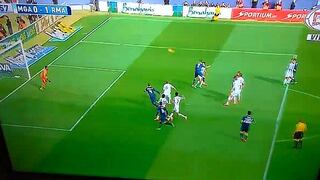 Real Madrid vs. Málaga: Cristiano Ronaldo marcó de cabeza, pero en offside