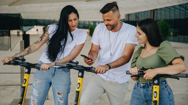 Cuál es la ventaja de usar los e-scooters en la ciudad y cuánto cuesta alquilarlos