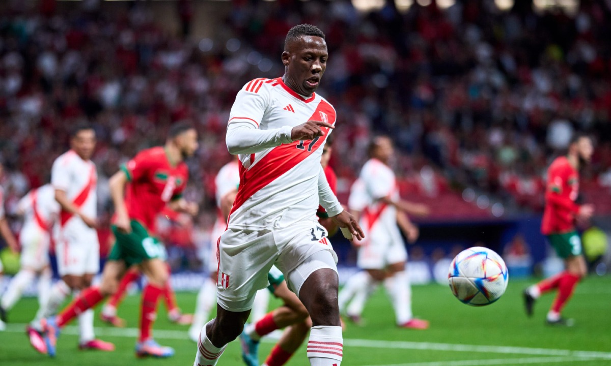 Luis Advíncula fue convocado a la 'Bicolor' con miras a los amistosos de marzo. (Foto: Getty Images)