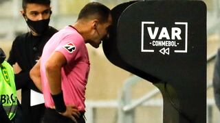 “No se va ir del fútbol, vino para quedarse”: el mensaje de CONMEBOL para los detractores del VAR