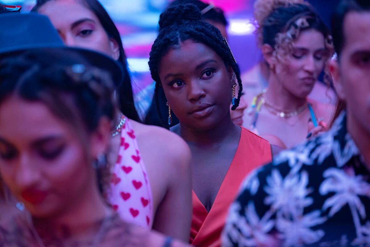 Courtney Taylor como Mia en la serie "Neón" (Foto: Netflix)