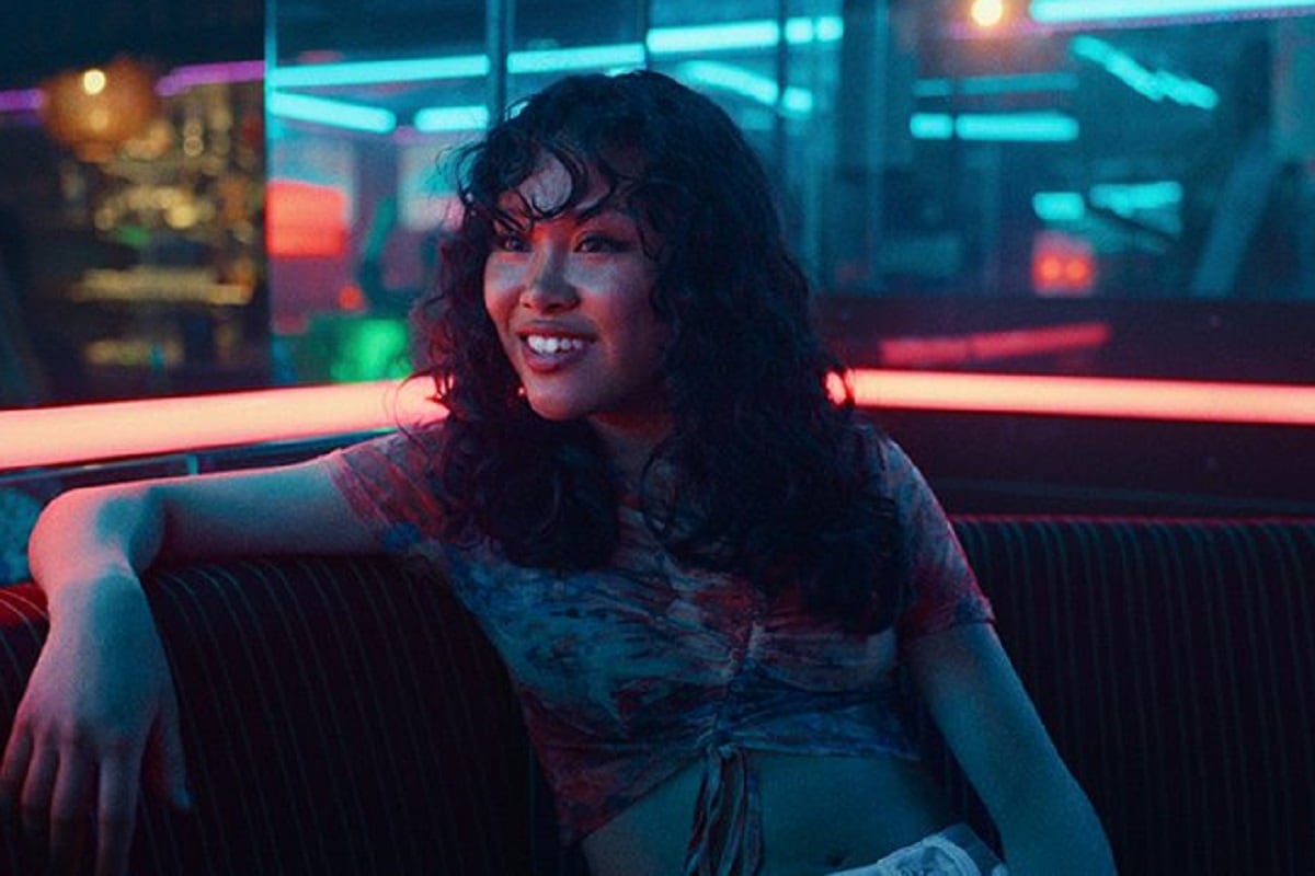 Jessie Mae Alonzo como Carli en la serie británica "Todo ya" (Foto: Netflix)