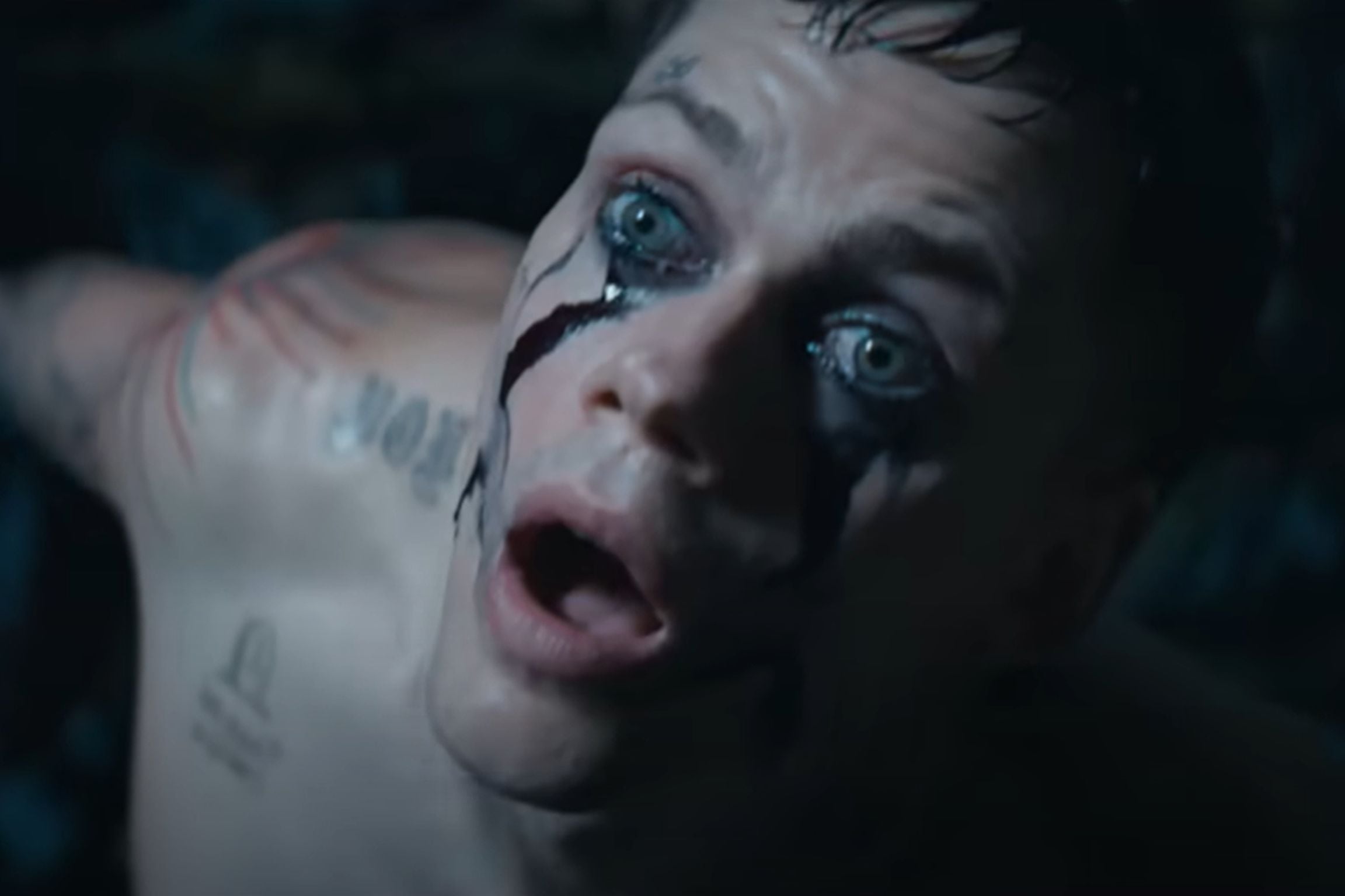 Bill Skarsgård encarna a Eric en la nueva película de “El Cuervo” (2024), un filme de culto desde el año 90 (Foto: Lionsgate Films)