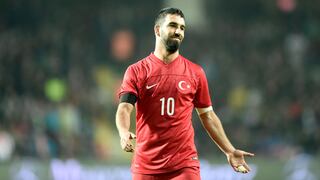 “Entre lágrimas, pero con valentía”: Ardan Turan se retira del fútbol