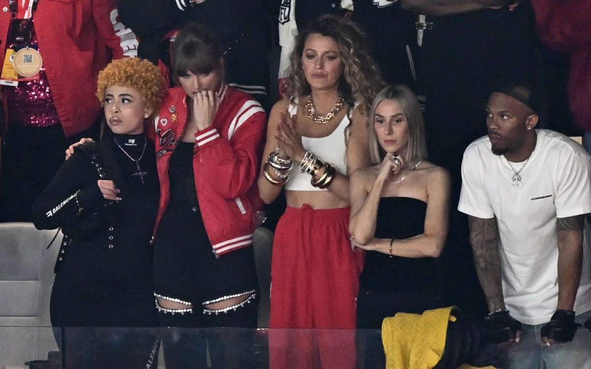 Taylor Swift asistió al Super Bowl y se ubicó en una suite acompañada de familiares y varios famosos. (Foto: Patrick T. Fallon / AFP)