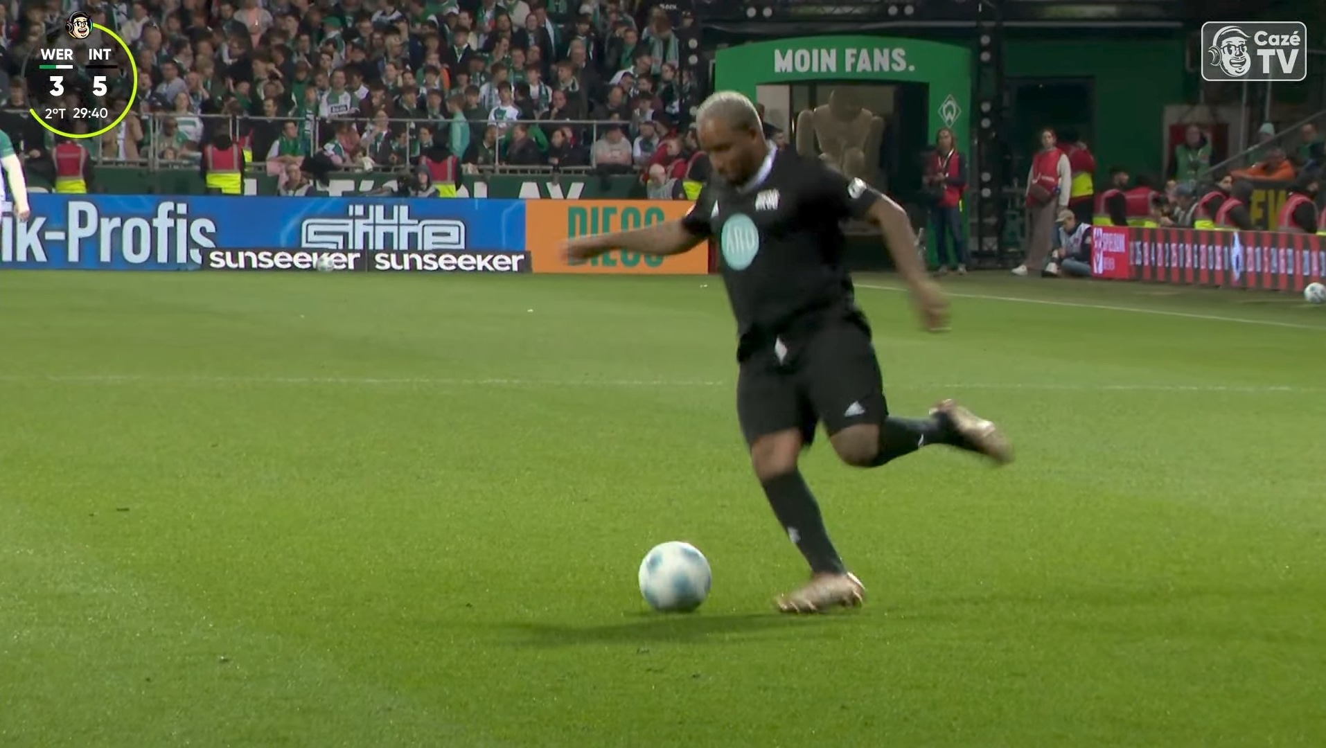 Jefferson Farfán jugó en el partido de despedida de Diego Ribas.