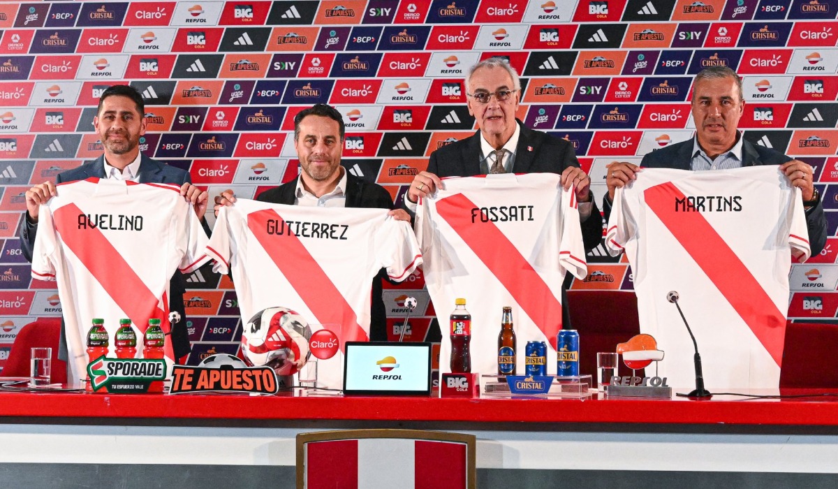 Jorge Fossati y su comando técnico. (Foto: Bicolor)