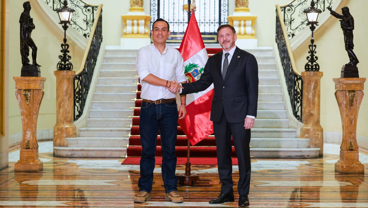 Presidente de la CONMEBOL se reunió con el presidente de la República en Palacio de Gobierno