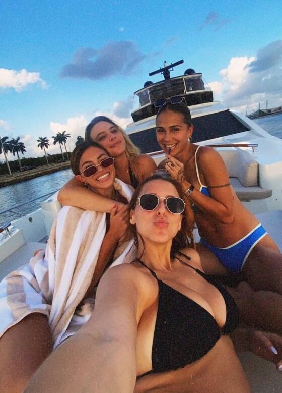 Una selfie en el yate (Foto: Greeicy / Instagram)