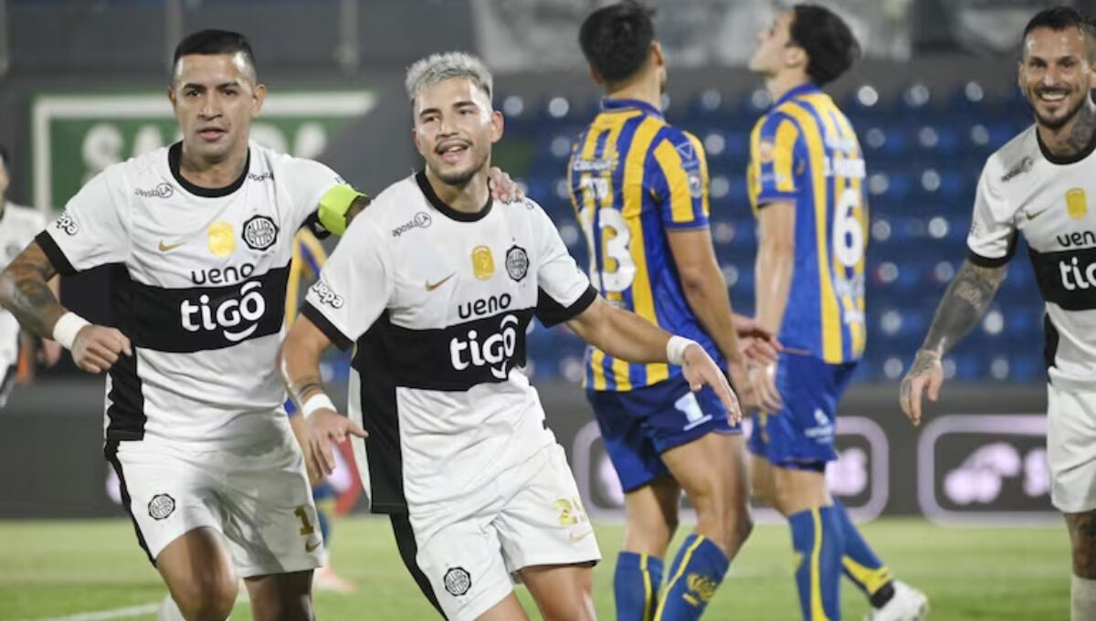 Olimpia marcha tercero en el Torneo Apertura de la Primera División de Paraguay 2025. (Foto: ABC)