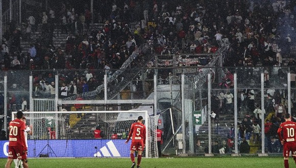 El partido entre Universitario y Colo Colo fue suspendido por problemas en las tribunas. (Foto: Universitario)