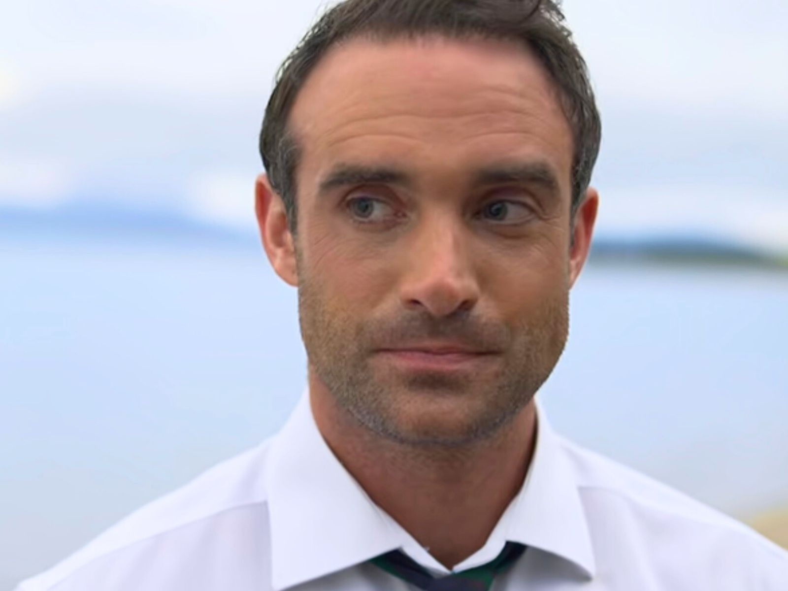 Joshua Sasse es el protagonista masculino del largometraje (Foto: Netflix)