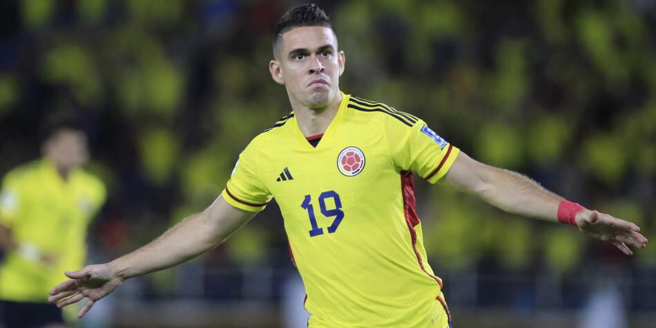 Rafael Santos Borré es una de las tres bajas que tiene Colombia para la fecha doble de junio. (Foto: Getty Images)
