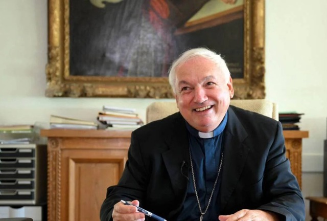 La prensa francesa informa de que algunos católicos franceses se refieren a Laurent Ulrich, arzobispo de París, como «Juan XXIV» debido a su parecido con el Papa reformador Juan XXIII. Este apodo cobró fuerza después de que el Papa Francisco sugiriera en broma que su sucesor podría adoptar ese nombre. Conocido por su talante accesible, su humor y su alineación con las opiniones del Papa Francisco sobre la inmigración y las relaciones con los musulmanes, Ulrich es también un respetado intelectual con títulos avanzados en teología y filosofía. Su posible influencia en el futuro de la Iglesia católica es objeto de debate. | Crédito: infovaticana.com