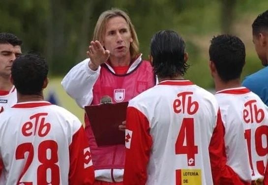 Gareca ya tiene experiencia dirigiendo en Colombia, habiendo comandado a dos de los clubes más importantes del país. En 2005, estuvo al frente de América de Cali, y un año después asumió el banquillo de Independiente Santa Fe. (Foto: Internet)