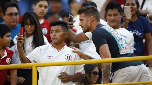 Alberto Rodríguez y Germán Denis alentaron al Universitario desde las tribunas [VIDEO]