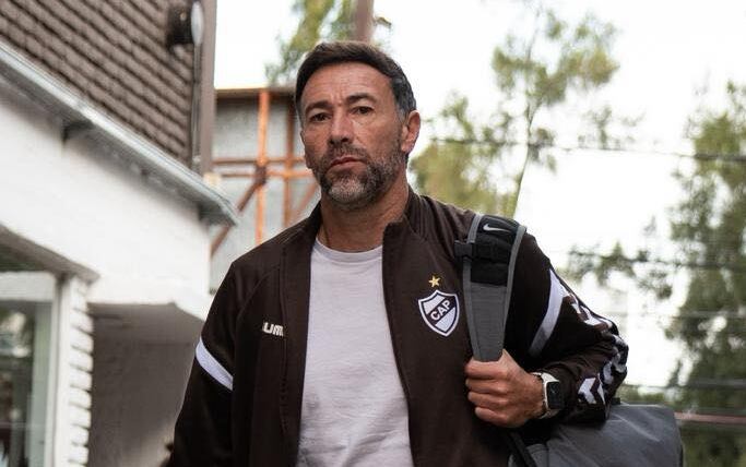 Cristian 'Kily' González es el técnico de Platense. Todavía no ha considerado a Goicochea. (Foto: Platense)