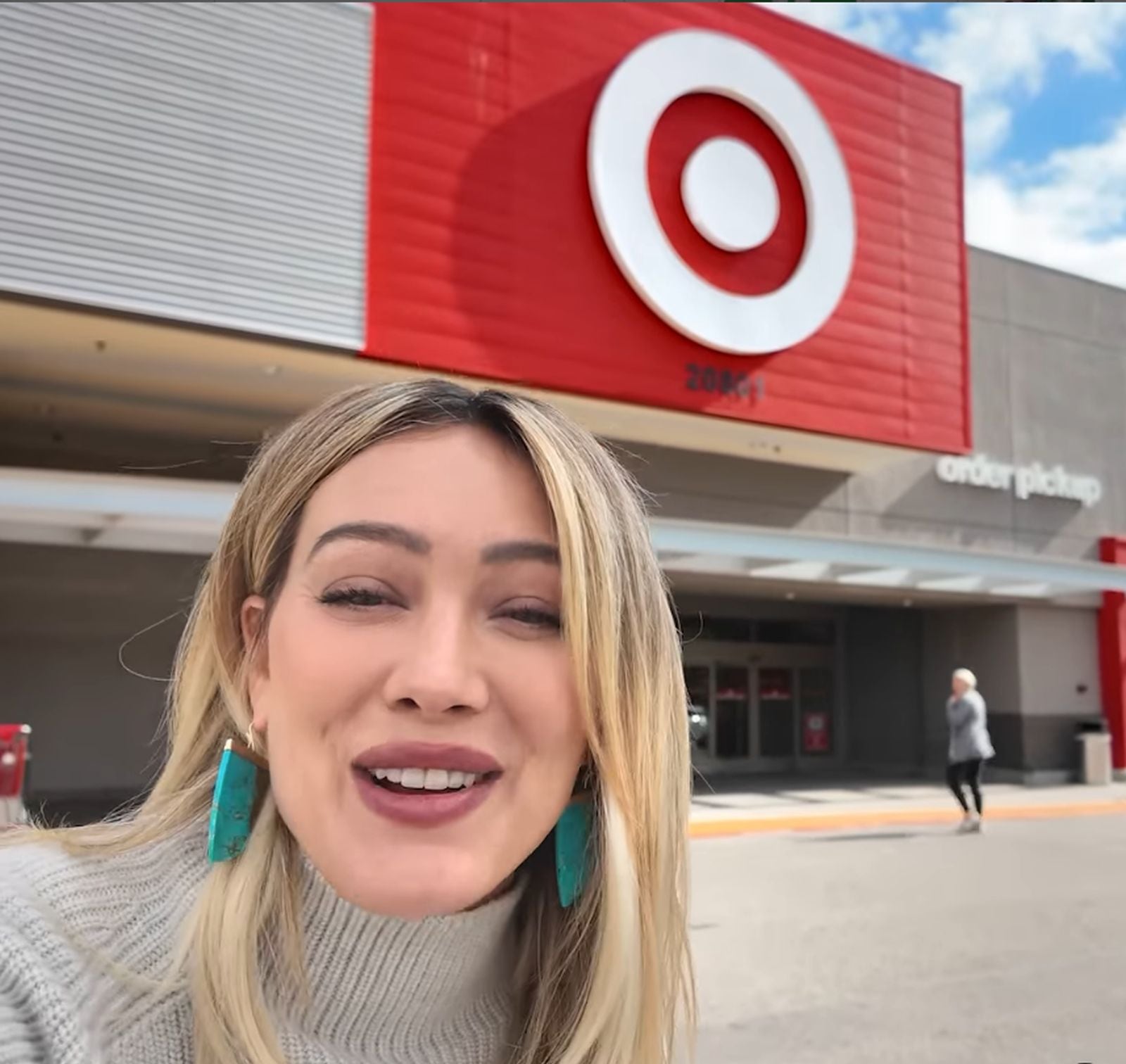 Target lanza sorteo de Navidad de la mano de la talentosa Hilary Duff. Puedes ganar 500 dólares para compras en tiendas y en línea (Foto: Target/Instagram)