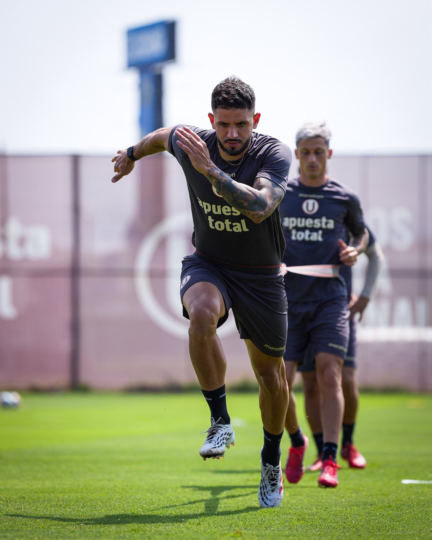 Matías di Benedetto no llegará al partido con Melgar en el Estadio Monumental. (Foto: Universitario)