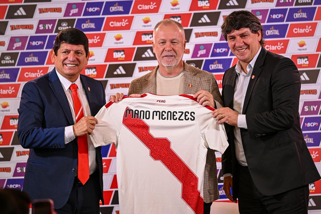 Mano Menezes fue presentado por la Bicolor al mando de Agustín Lozano y Jean Ferrari | Foto: GEC