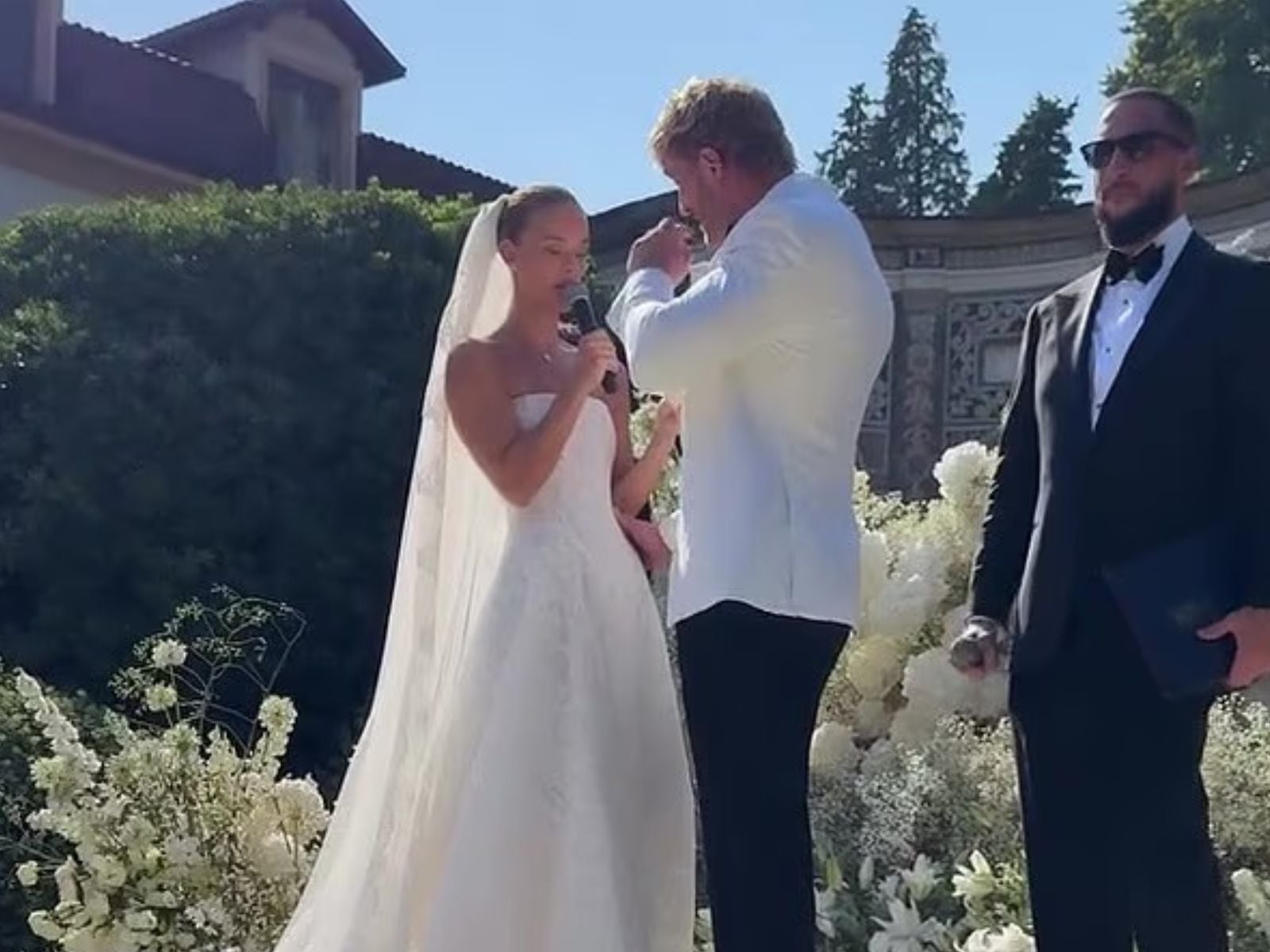 Logan y Nina se dieron el "sí" después de comprometerse en julio del 2023. (Crédito: @jakepaul / @ninaagdal / Instagram)