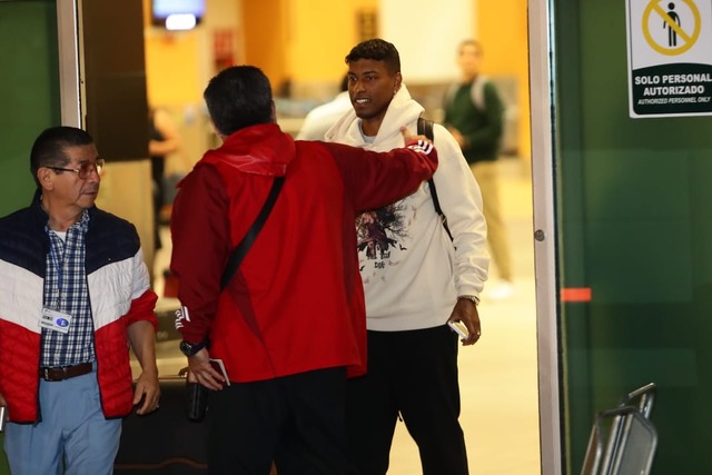 Miguel Araujo arribó a la capital del país para unirse a la Selección Peruana. (Foto: Jesús Saucedo / @photo.gec)
