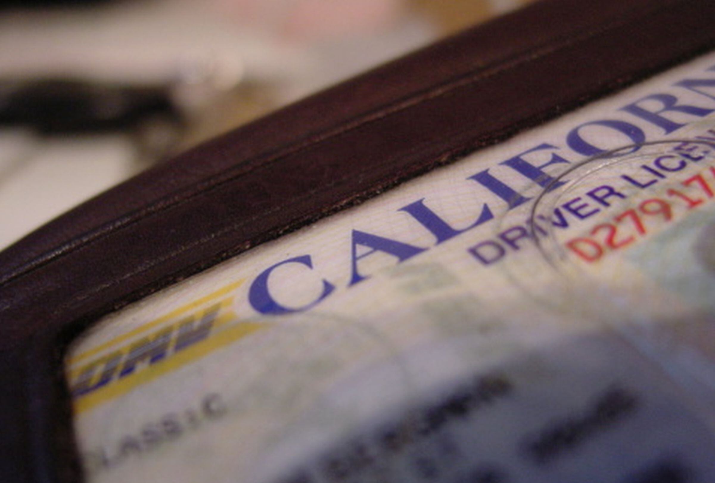 La SB 1100, aprobada en 2024, prohíbe a los empleadores en California solicitar o utilizar información relacionada con la licencia de conducir de un solicitante o empleado. (Foto: Getty Images)