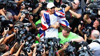 Hace oídos sordos: Lewis Hamilton asegura su inocencia en escándalo de enriquecimiento ilícito