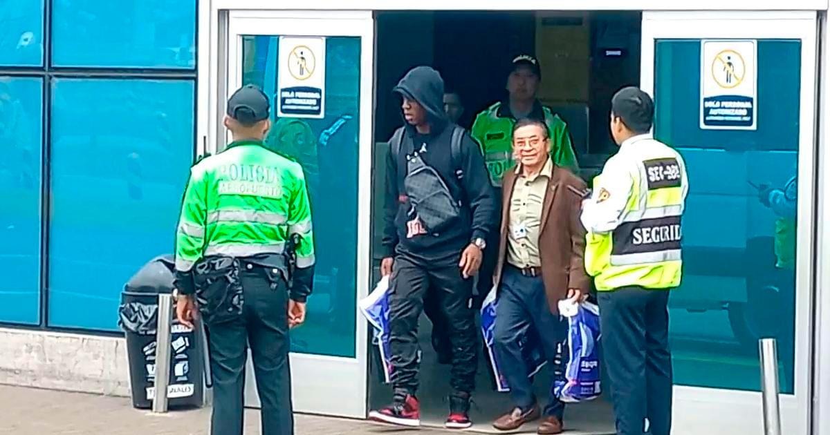 Luis Advíncula llegó a Lima para unirse a la Selección Peruana. (Foto: Radio Ovación)