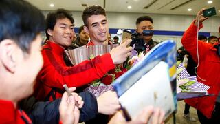 Como Messi o 'CR7': Oscar fue recibido como celebridad a su llegada a Shanghai