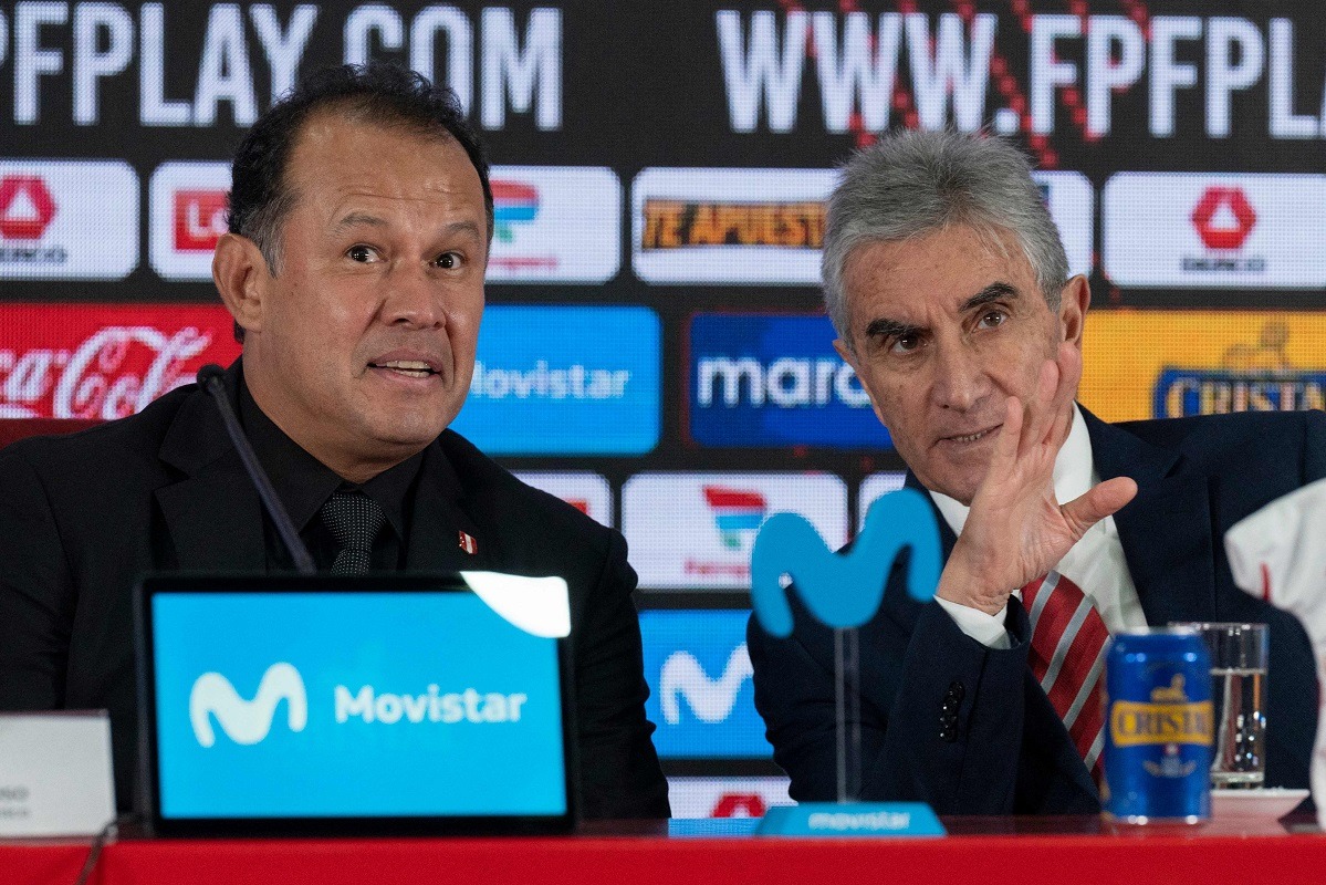 Juan Carlos Oblitas respaldó a Juan Reynoso en la Selección Peruana (Foto: AFP)