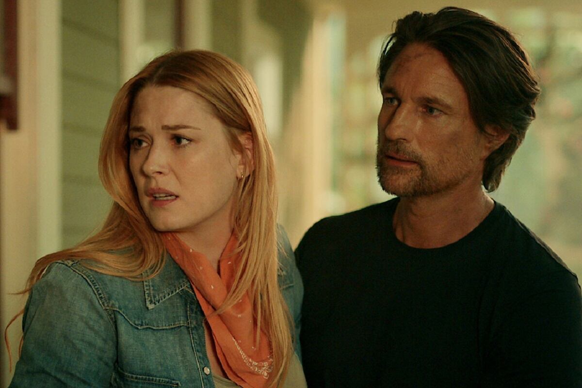 Mel y Jack pierden a su bebé en la parte 1 de la temporada 5 de "Virgin River" (Foto: Netflix)