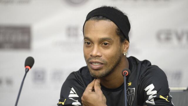 Masajista del Mineiro reveló las mañas de Ronaldinho: “Yo le ayudaba a curar la resaca”