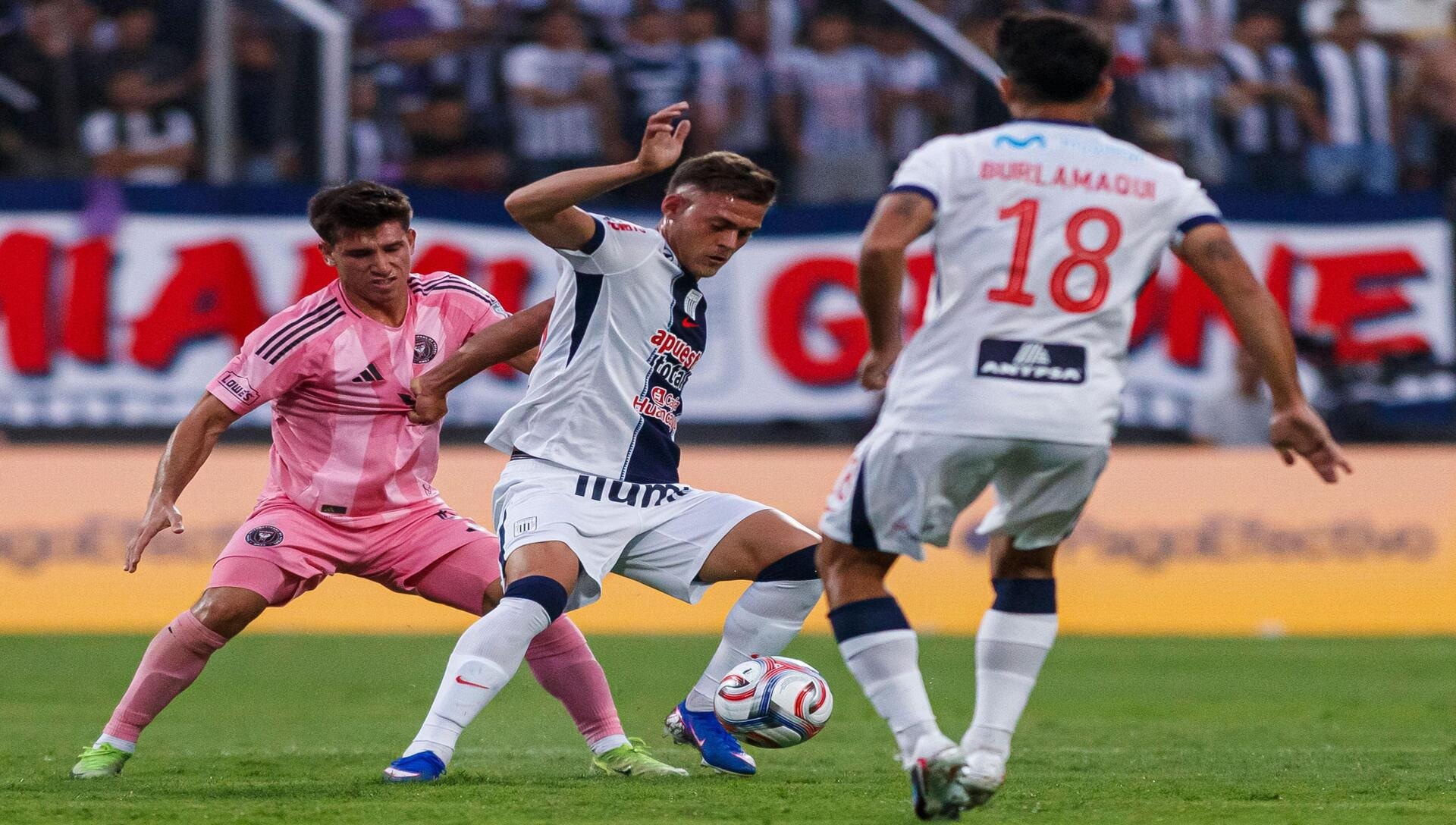 Los blanquiazules vienen de vencer a Inter Miami e intentarán arrancar de gran forma en el partido Sport Huancayo vs Alianza Lima (Crédito: Alamy Stock Photo).