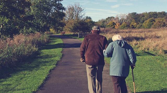 El romántico mensaje que un anciano le dedica a su esposa: “La quiero tanto que no podré vivir sin ella”
