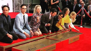 Protagonistas de "The Big Bang Theory" dejaron grabadas sus huellas en el Paseo de la Fama de Hollywood