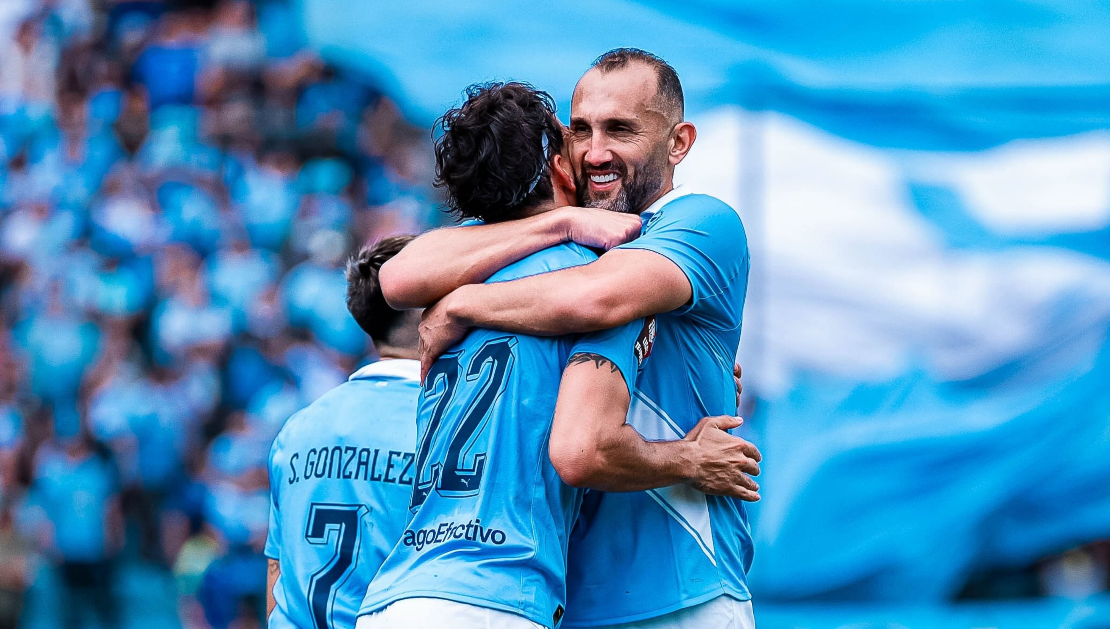 Michael Hoyos y Hernán Barcos. (Foto: Sporting Cristal)
