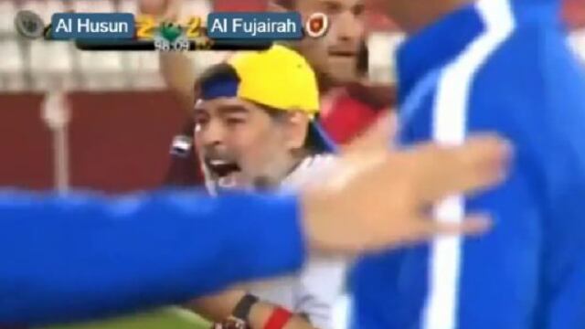 El show de Maradona: se 'volvió loco' porque le cobraron penal al último minuto con el VAR [VIDEO]
