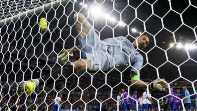 Eurocopa 2016: el doloroso 'fail' de Buffon en los festejos italianos