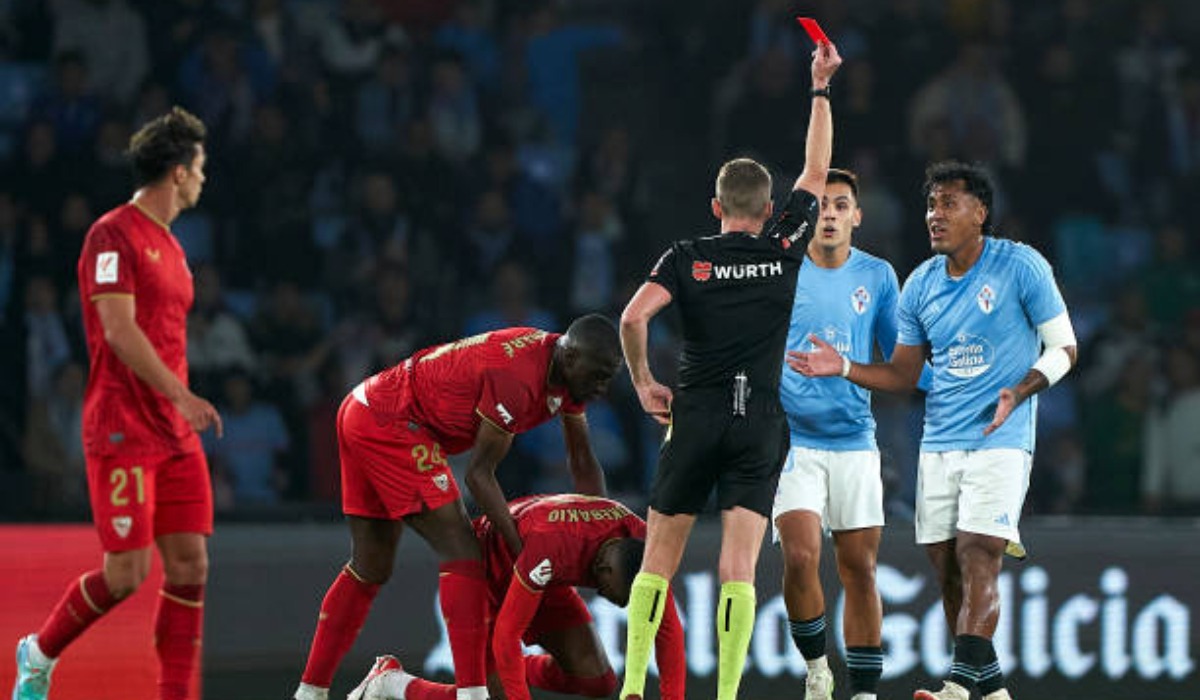 Renato Tapia salió expulsado en Celta vs. Sevilla. (Foto: Getty Images)