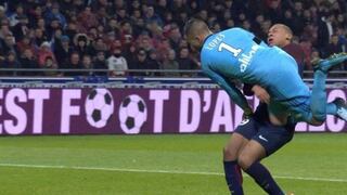 Kylian Mbappé y el terrible choque que lo sacó del partido del PSG ante Lyon