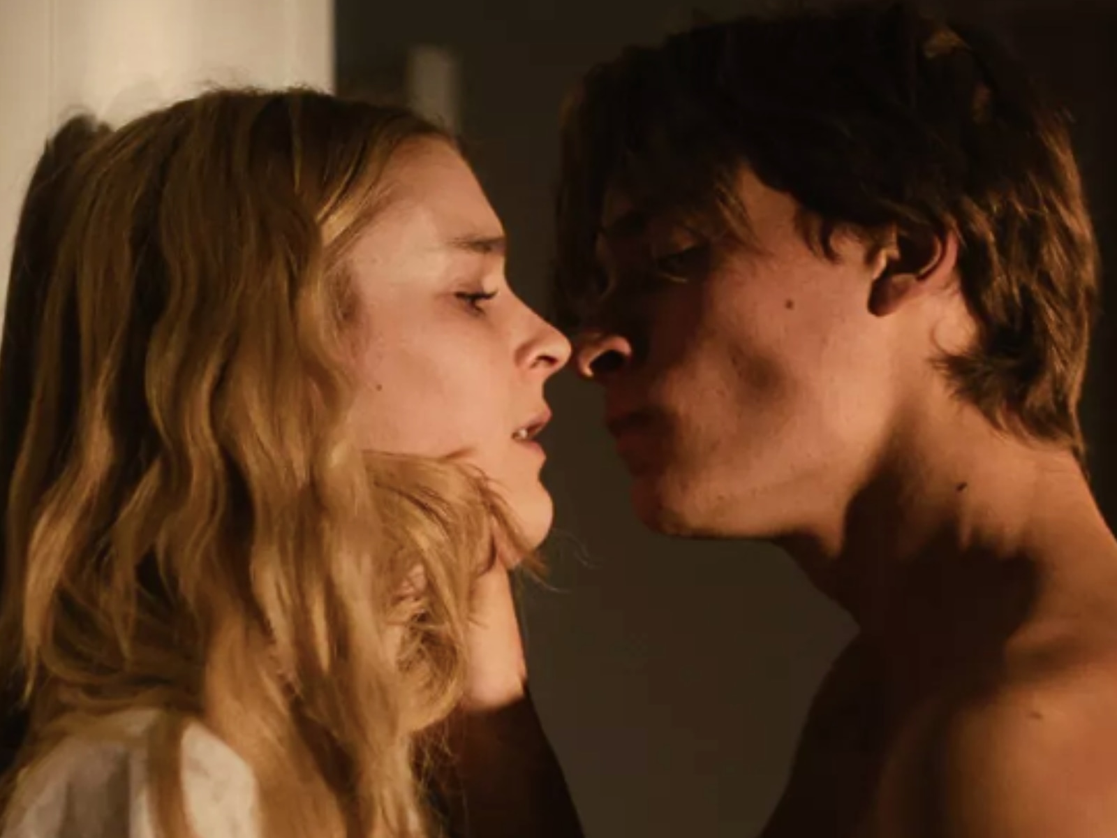 "Knokke Off" cuenta con Pommelien Thijs y Willem De Schryver en los papeles principales (Foto: Dingie)