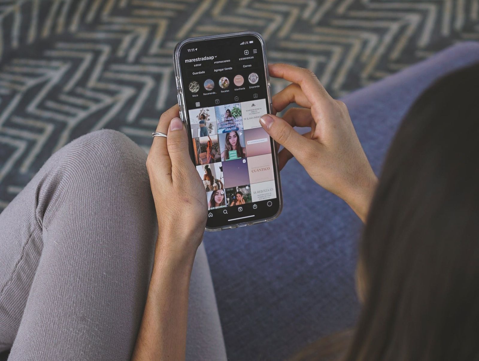 FRASES | Aquí te dejo algunas ideas para impactar con tus publicaciones en redes sociales en el marco del Día del Influencer, que se celebra el 30 de noviembre. (Foto: Los Muertos Crew / Pexels)