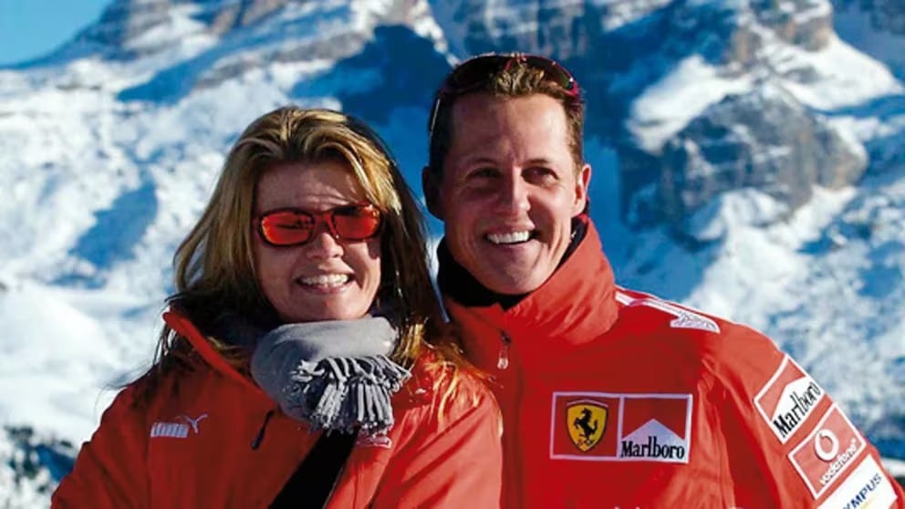 Michael Schumacher y su esposa, Corinna, juntos en una postal. (Foto: Agencias).