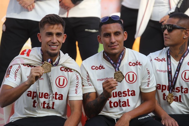 La celebración de Universitario en el Estadio Monumental. (Foto: Leonardo Fernández / GEC)