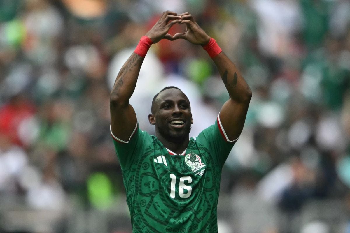 Julián Quiñones se convirtió en el primer protagonista del Mundial 2026 tras el triunfo 2-0 de México sobre Sudáfrica. (Foto: CARL DE SOUZA / AFP)