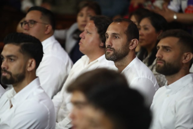 Plantel de Alianza Lima visitó el templo de Las Nazarenas, como parte de la tradición religiosa que tiene el club por el Señor de los Milagros. (Foto: jorge.cerdan/@photo.gec)