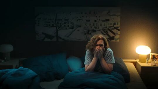 Julika Jenkins como Karin Beck en la serie de Netflix (Foto: Netflix)